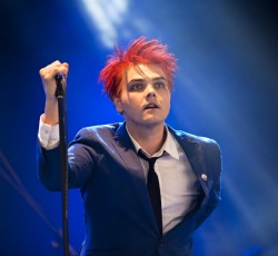 O Gerard Way διασκευάζει το θρυλικό "Happy Together" 