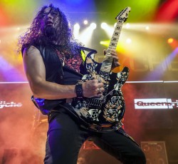 Ο Michael Wilton των Queensryche θα προτιμούσε τον Donald Trump για «ηγέτη όλου του κόσμου» 