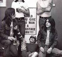 Αφιέρωμα AC/DC: Μαζική ηλεκτροπληξία για προβληματικά παιδιά 