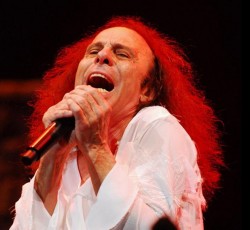 Ronnie James Dio live in Greece - Ένα μαγικό ταξίδι από το 1993 έως το 2009 