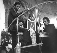 Αφιέρωμα στους Love 