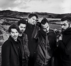 «10»: Αγαπημένα τραγούδια των Editors 