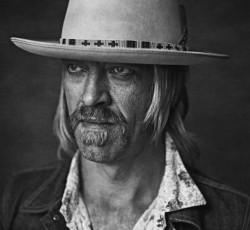 «10»: Τα τραγούδια που στιγμάτισαν τον σκοτεινό ινδιάνο 