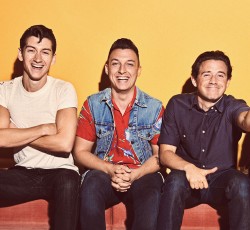 «10»: Τραγούδια των Arctic Monkeys που πεθαίνουμε να ακούσουμε στο ραδιόφωνο