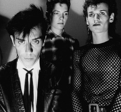 Το υπέροχο σκοτάδι των Bauhaus 