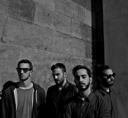 «10»: Τα τραγούδια που θα ήθελαν να έχουν γράψει οι Deaf Radio 