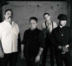 Daughters: «Για πόσο ακόμα θα μπορώ να γυρνάω σπίτι ματωμένος;» 