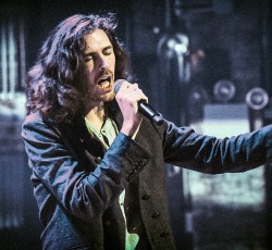 «10+1»: Τραγούδια του Hozier πέρα από το "Take Me To Church" που πρέπει να ακούσεις 