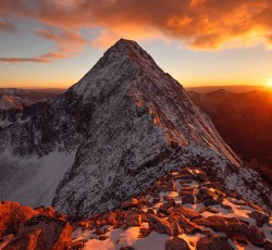 To Enter Pagan #6: Η ύλη, το πνεύμα, το σύμβολο 