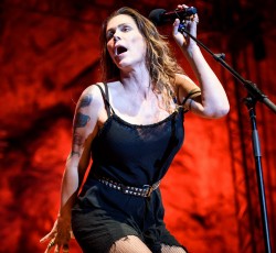 «10»: Οι κορυφαίες διασκευές από την Beth Hart 