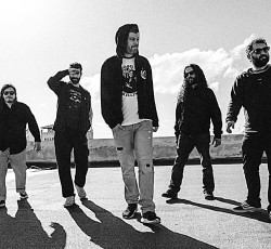 «10»: Οι Half Gramme Of Soma σχολιάζουν εμβληματικά άλμπουμ των '90s 