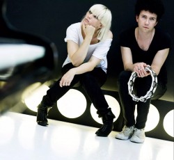 «10»: Τραγουδάρες των Raveonettes που δεν είναι το "Love In A Trashcan"