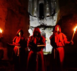 Πυρπολώντας την Εκκλησία