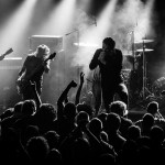 Στον παράδεισο οι κουφοί δε μιλάνε, ουρλιάζουν