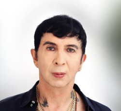 Marc Almond:  45 χρόνια ειλικρίνειας και υπερβολής