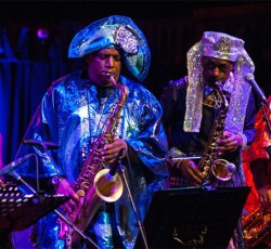«10»: Μαθήματα Αφροφουτουρισμού από τους Sun Ra Arkestra
