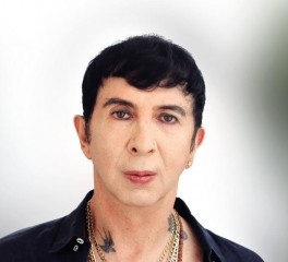 Marc Almond:  45 χρόνια ειλικρίνειας και υπερβολής