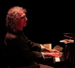 «10»: Τα άλμπουμ που επηρέασαν τον Σταύρο Λάντσια περισσότερο από καθετί