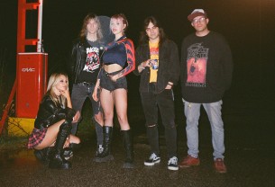 «10»: Αγαπημένα άλμπουμ των Dismiss 