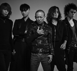Dir En Grey: Μια μακάβρια Αλίκη στη θαυμαστή Χώρα του Ανατέλλοντος Ηλίου 