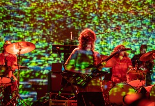 «10»: Εξαιρετικά microtonal rock άλμπουμ