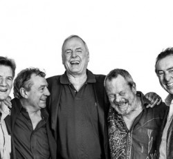 [Θέατρο]: Είδαμε την τελευταία παράσταση των Monty Python 