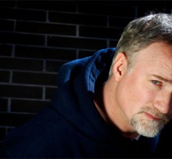 O Ντέιβιντ Φίντσερ διασκευάζει Άλφρεντ Χίτσκοκ 