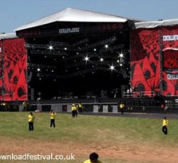 Download Festival 2006: Guns N' Roses, Metallica, Tool, Korn, Deftones, In Flames, Soulfly και άλλοι... 