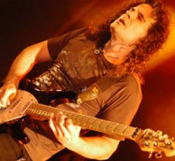 UFO live σε Αθήνα και Θεσσαλονίκη 