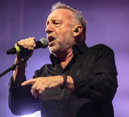 Death Disco Athens Festival Day 1: Peter Hook & The Light, Anja Huwe & Xmal Deutschland, Buzz Kull κ.ά. @ Τεχνόπολη, 20/09/25