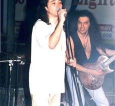 Long Live ζωντανά στον Παπαγάλο 