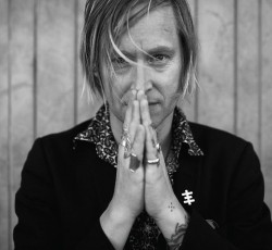 «A Buyer's Guide»: Dennis Lyxzén (Refused, The (International) Noise Conspiracy)