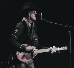 «A Buyer's Guide»: David Eugene Edwards 