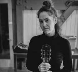 «A Buyer's Guide»: Emma Ruth Rundle 