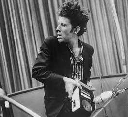 «A Buyer's Guide»: Tom Waits