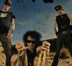 Karma To Burn interview with Rich Mullins: "Anselmo, Garcia and Homme lie to their audiences all the time. We never bullshit anyone"