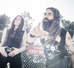 Castle: «Η έμπνευση μας υπαγόρευσε να δημιουργήσουμε κάτι πιο λιτό και εκστατικό» 