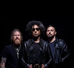 Giraffe Tongue Orchestra: «H ρυθμική μουσική που μοιάζει ρομποτική είναι ό,τι χειρότερο»