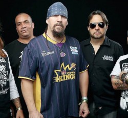 Mike Muir: «Ένας λόγος για να ζεις είναι πολύ πιο δυνατός από δέκα λόγους για να πεθάνεις» 