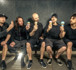 Twelve Foot Ninja: «Το χιούμορ θα είναι πάντα αναπόσπαστο κομμάτι της μπάντας» 