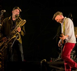 Vapors Of Morphine: «Μαζεύεις τα κομμάτια, επιβιώνεις και παίζεις μουσική» 