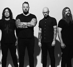 Wovenwar: «Το πολιτικό σκηνικό στην Αμερική είναι ένα τσίρκο» 