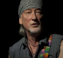 Roger Glover: «Προτιμούμε να ηγούμαστε παρά να ακολουθούμε»