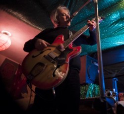 Γιώργος Καρανικόλας: «Η εκφορά των στίχων έχει πάτημα στην αρχαία τραγωδία» 