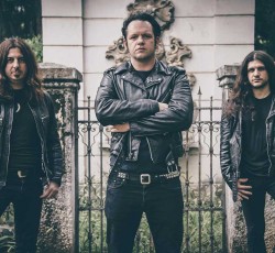 Night Demon: «Πρέπει να βρεις μόνος σου τον τρόπο για να τα καταφέρεις»