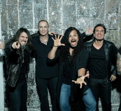 Derek Sherinian: «Διαφέρουμε λόγω των classic rock καταβολών μας»
