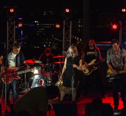 Thee Holy Strangers: «Η μουσική είναι πολύ πιο προσιτή πια»
