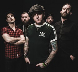 The Rumjacks: «Γιατί να διασκεδάσεις μια μέρα όταν μπορείς να το κάνεις 365;»