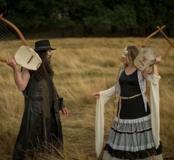 Δαιμονία Νύμφη: «Στο metal κοινό αρέσει η μουσική που δημιουργεί κόσμους» 