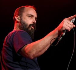 Neil Fallon: «Η ζωντανή μουσική είναι μαζί μας πολύ περισσότερο από το mp3»
